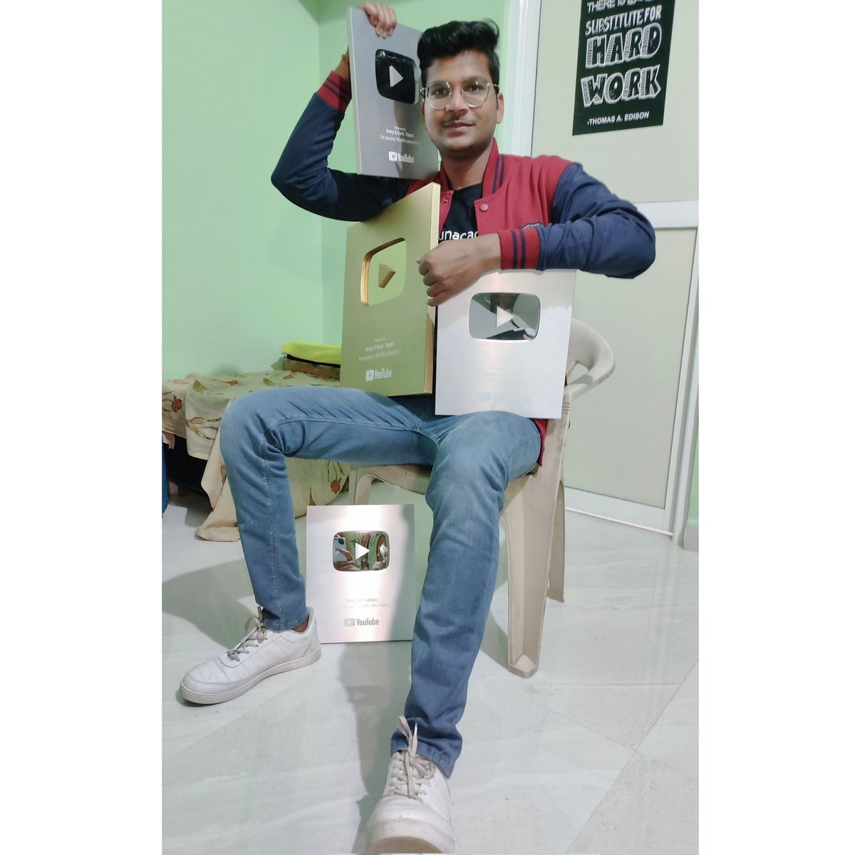 Dipeshdkumar's tweet photo. 4th YouTube Play Button @AmitabhJha3  #YouTube #YouTuber #youtubeindia #createraward https://t.co/DCW9cUEqlJ