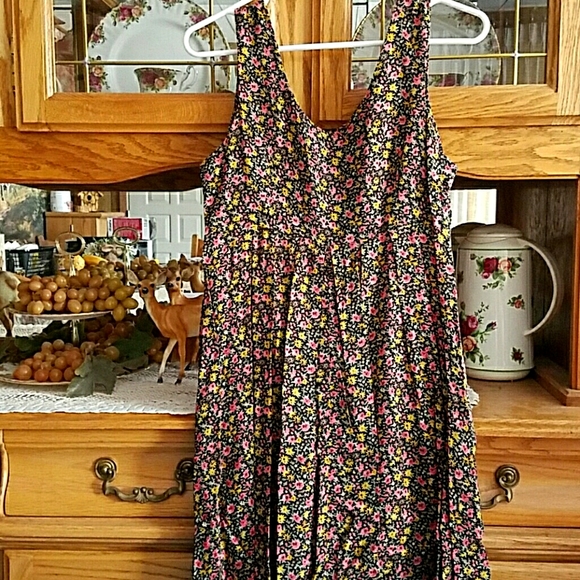 callaham1909's tweet photo. So good I had to share! Check out all the items I'm loving on @Poshmarkapp from @boutique_las #poshmark #fashion #style #shopmycloset #hersheyschocolate #stefano: https://t.co/sqtrC1gznN https://t.co/0B082QzV57