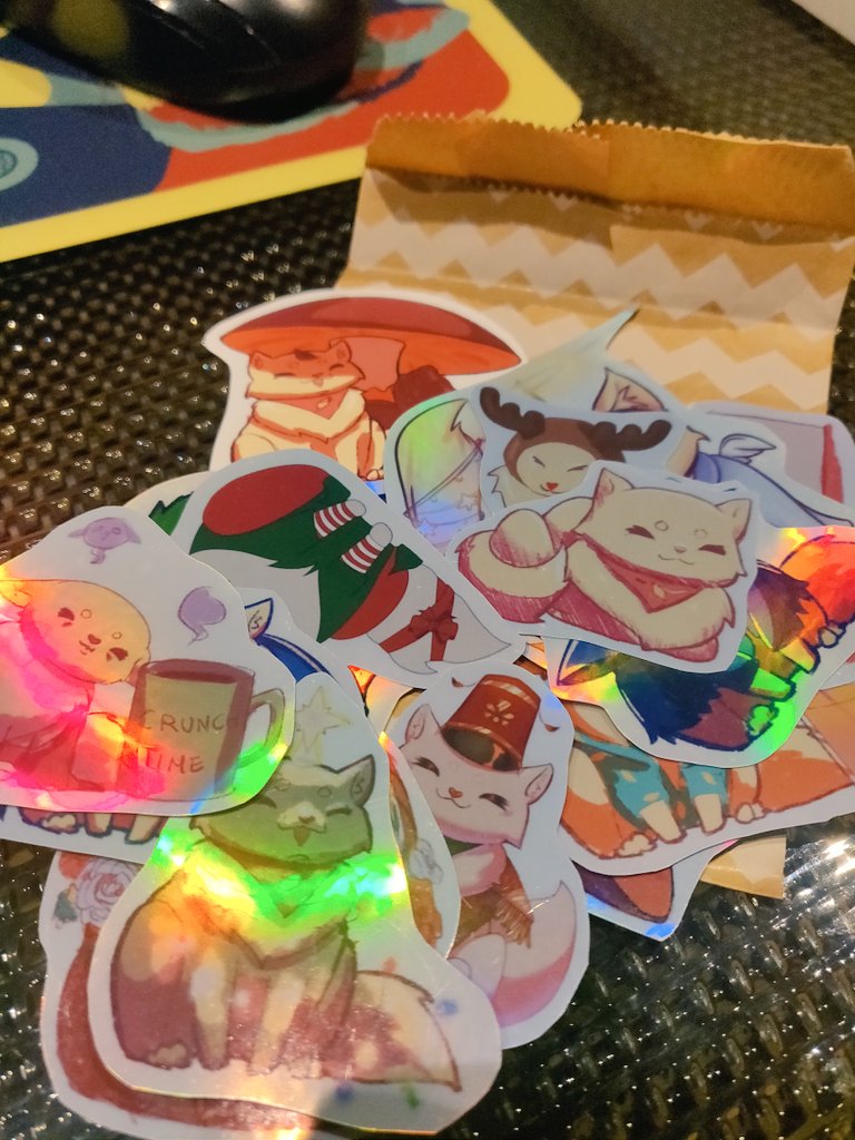 xKyannax's tweet photo. Ayer me llegaron las pegatinas y son lindisimaassss!! Me encantaaaan, muchísimas gracias @SilverTalesSt ❤️💕💓 https://t.co/cDr9iQ1vOF