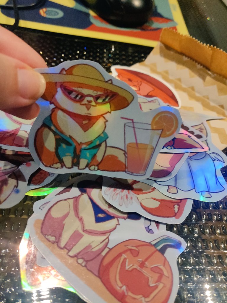 xKyannax's tweet photo. Ayer me llegaron las pegatinas y son lindisimaassss!! Me encantaaaan, muchísimas gracias @SilverTalesSt ❤️💕💓 https://t.co/cDr9iQ1vOF