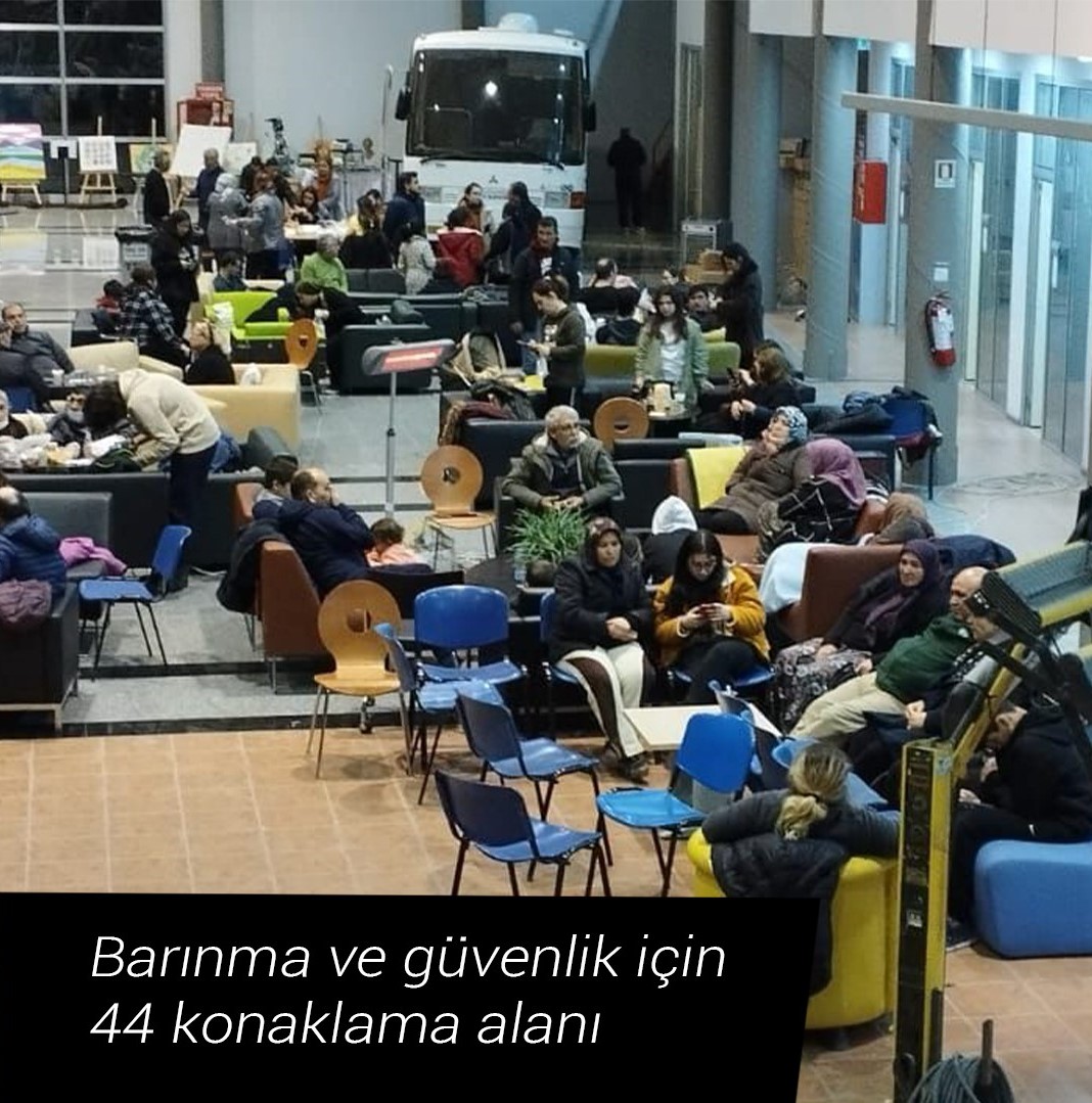 akcansa's tweet photo. Sabancı Topluluğu olarak şirketlerimiz, iş ortaklarımız ve Sabancı Gönüllüleri ile bölgedeki 7.000 çalışanımız, yakınları ve depremden etkilenen halkımız için, şimdi ve tüm yaralar sarılana kadar, umutlu bir gelecek kurmak için sahadayız, seferberiz. Bu kapsamda: https://t.co/SXnF5iUizp