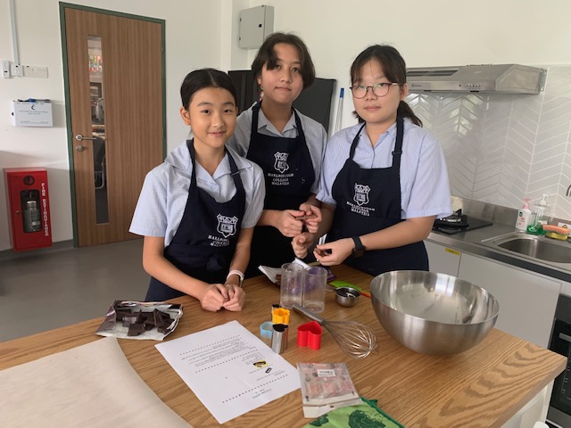 MCMSeniorSchool's tweet photo. All in a day's work for #MCMShell Economics & Business pupils. A sterling effort! #tastytreats #crumbsmarketing @MCMSeniorSchool https://t.co/YRjQbirtbq
