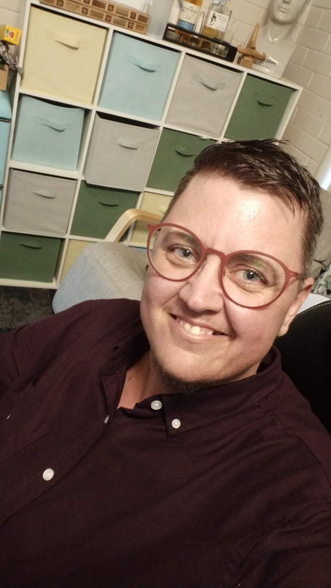 Hi all, I just wanted to share that I now have a jawline that I just noticed and I'm pretty excited about it <3
