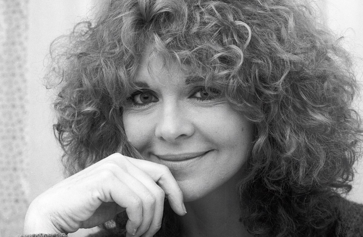 KitchPictures's tweet photo. She effortlessly emanated a warmth, nurturing air, and capacity to love through adversity. Through alien abductions, a crazy holiday season, or living with a Bigfoot, her characters held their families together.
#ripmelindadillon #closeencoutersofthethirdkind #achristmasstory https://t.co/16Owl6FCQH