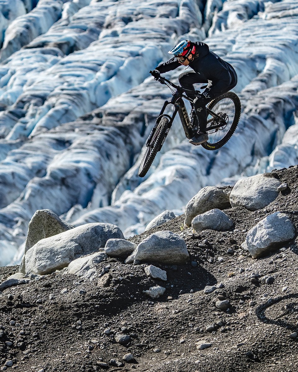 Hammer into the wild beyond with rugged power and tons of travel on Rail. It’s back with serious brilliance across all models. See our new Rail 9.7 ➡️ trek.bike/Rail_i
-
-
-
#TrekBikesZA #Rail #Electric #New