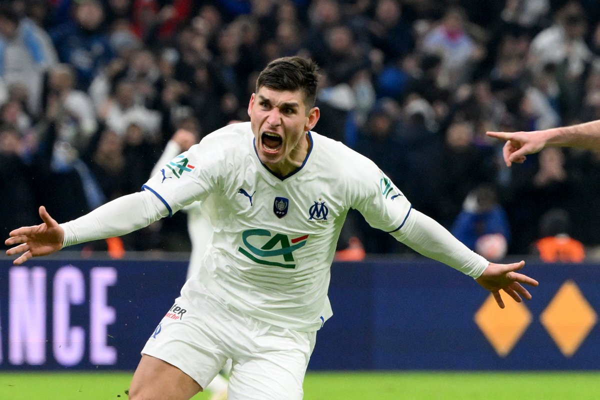 🔥⚽️ Magnifique soirée de #football hier sur @France3tv !

🔹 4,2M de tsp (19,5% de PdA) ont assisté à la victoire de l'<a href="/OM_Officiel/">Olympique de Marseille</a> en 8e de finale de @coupedefrance (record depuis 2013 à ce tour) 

🔹 Pic à 5,3M de tsp

💙 Merci pour votre fidélité, rendez-vous au prochain tour