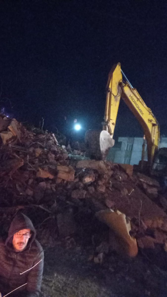 Lütfen ses var hala!!!!!!! #helinenkazaltında 
#deprem <a href="/AFADBaskanlik/">AFAD</a> <a href="/DepremDairesi/">AFAD Deprem</a> <a href="/AFADAdiyaman/">AFAD Adıyaman🇹🇷</a> @AKUT_Dernegi <a href="/ahbap/">Ahbap</a> <a href="/haluklevent/">Haluk Levent ( Ahbap Ekibi )</a>