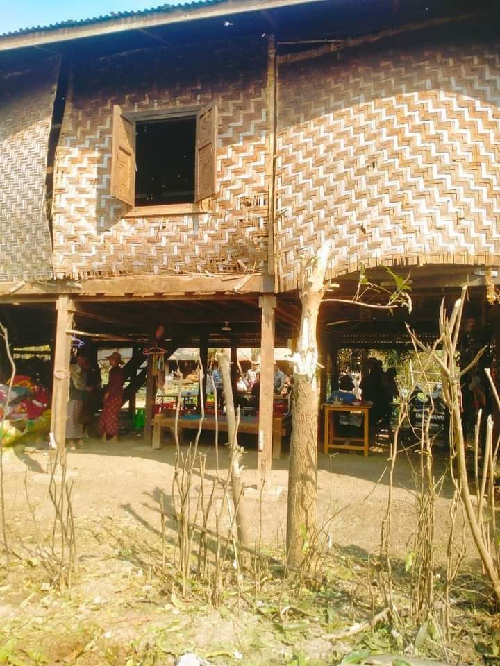 AugustMoe11's tweet photo. In ZeeKan village, MonTaingPin group, Sagaing's Ye-U township, 2 local women (DawSeinYi, 55, &amp; DawKhinHtoo, 40) were KILLED &amp; 2 local men (UNyuntWin, 60, &amp; KoYeNaingWin, 19) were WOUNDED and 6 cows &amp; some houses were damaged due to junta's shelling on Feb 8 night.
#2023Feb9Coup https://t.co/HWzKI3whJM