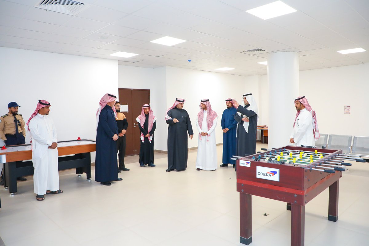 umajmaah's tweet photo. رئيس #جامعة_المجمعة يتفقد سير العمل في كلية الهندسة @ce_mu_ وكلية علوم الحاسب والمعلومات @CCIS_MU ويوجه بسرعة استكمال الخدمات الطلابية المقدمة ، ويوصي بتهيئة البيئة التعليمية المناسبة للطلاب والطالبات. https://t.co/nphsoH8ZtV