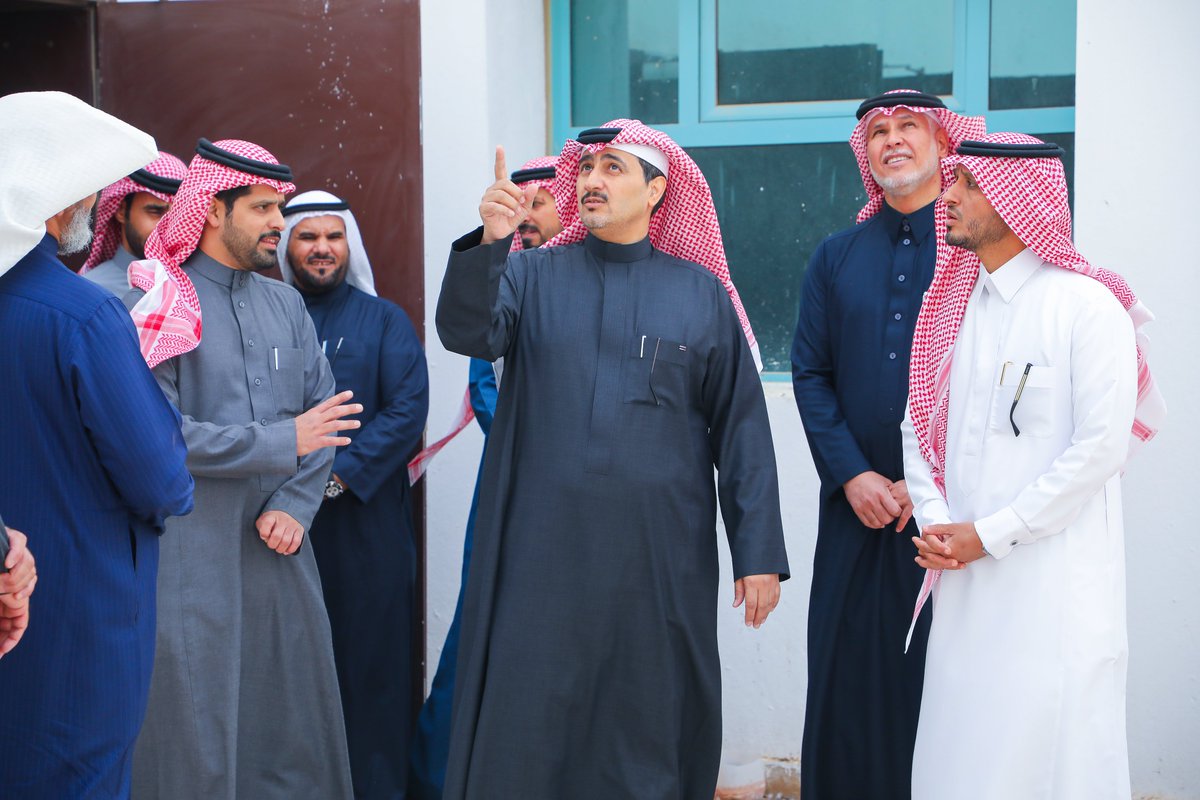 umajmaah's tweet photo. رئيس #جامعة_المجمعة يتفقد سير العمل في كلية الهندسة @ce_mu_ وكلية علوم الحاسب والمعلومات @CCIS_MU ويوجه بسرعة استكمال الخدمات الطلابية المقدمة ، ويوصي بتهيئة البيئة التعليمية المناسبة للطلاب والطالبات. https://t.co/nphsoH8ZtV