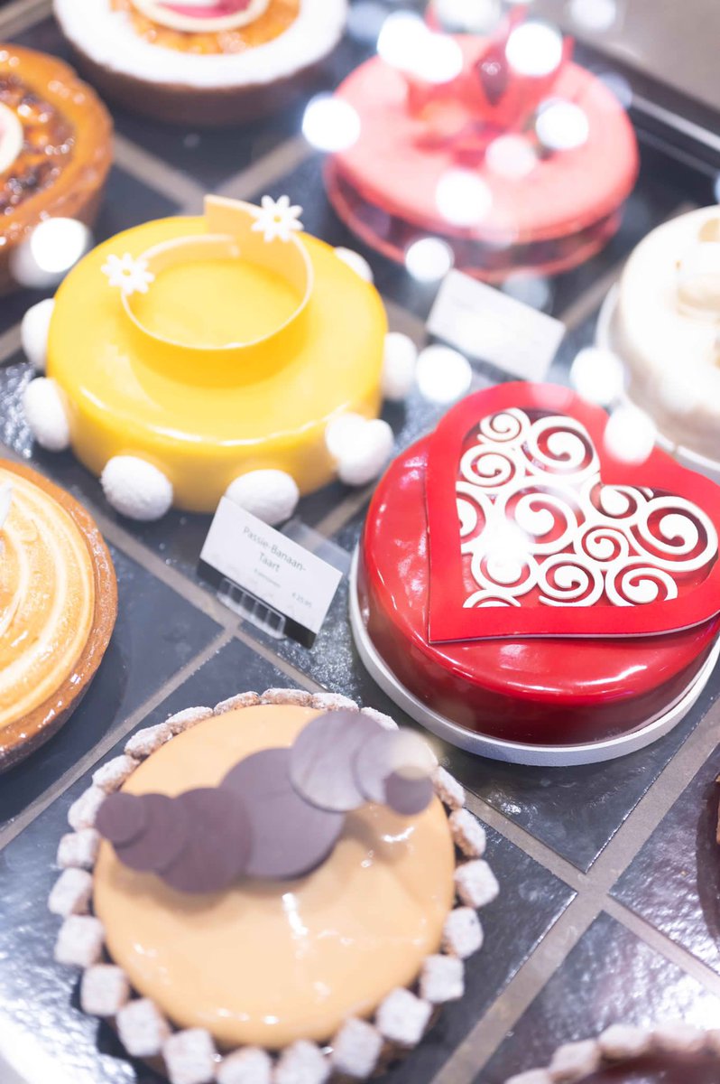 deRouw's tweet photo. Let’s eat pie. Stress doesn’t exist in the presence of pie 😋😋😜
••
#patisserie #derouw #voorjou #relaisdesserts #pie #gebak #taart #taarten #pies #cakes #celebrate #valentines #carnaval #denbosch #vught #brabant #feest #vieren #gebakjes #pastryart #pastrychef #pastrylove https://t.co/PXluQg8d1N