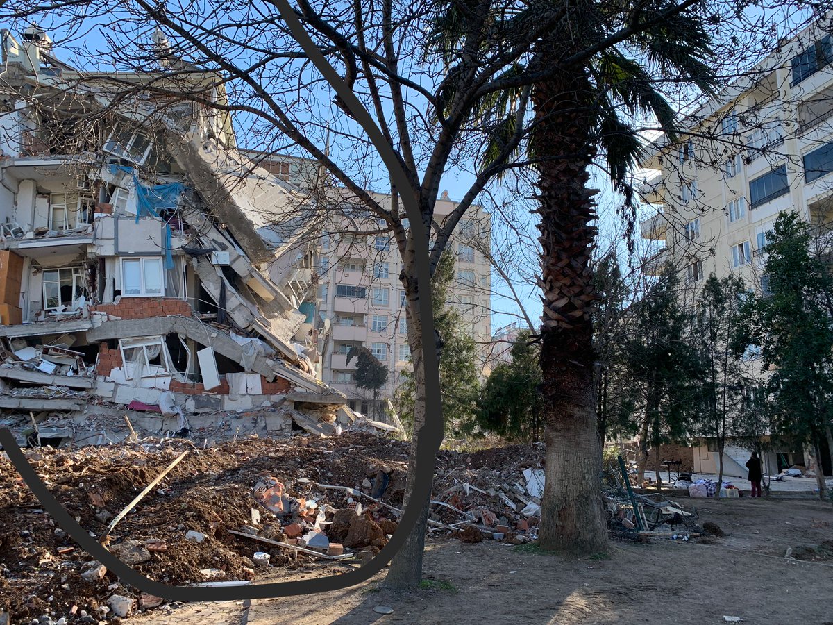 <a href="/meveyla/">m</a> 📢❗️❗️❗️Kahramanmaraş/Onikişubat
Piazza Avm Şazibey mah Stad cd Gülbike Apt. Cengiz TÜRK enkaz altında çalışmalar yetersiz kalıyor bina durumundan dolayı lütfen BÜYÜK VİNÇ LAZIM ACİL BÜYÜK VİNÇ LAZİMM!
Lutfen yardim edin <a href="/AFADBaskanlik/">AFAD</a> <a href="/ahbap/">Ahbap</a>_maras @ahbap <a href="/uberkuloz/">berk</a> <a href="/haluklevent/">Haluk Levent ( Ahbap Ekibi )</a>