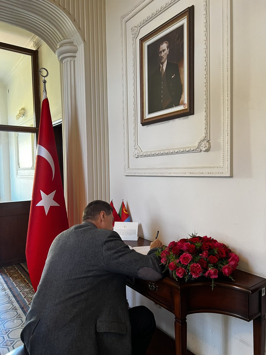 8 февраля Посол 🇷🇺 оставил запись в книге соболезнований в связи с жертвами после разрушительных землетрясений в Турции и Сирии

On February 8, 🇷🇺 Ambassador left a note in the book of condolences in connection with the victims after a series of earthquakes in Türkiye and Syria