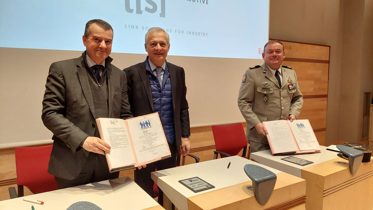 LISI (@lisi_group) on Twitter photo LISI soutient la #Defense
✍️ LISI AUTOMOTIVE signe à son tour le manifeste de soutien des femmes et des hommes des #armées.
👉 Cela fait suite à LISI AEROSPACE, avec les usines de St. Ouen, Villefranche, St. Brieuc et Vignoux.
#LiaisonDéfense <a href="/medef/">Mouvement des Entreprises de France</a> <a href="/EtatMajorFR/">Armée française - Opérations militaires</a> #engagement LISI soutient la #Defense
✍️ LISI AUTOMOTIVE signe à son tour le manifeste de soutien des femmes et des hommes des #armées.
👉 Cela fait suite à LISI AEROSPACE, avec les usines de St. Ouen, Villefranche, St. Brieuc et Vignoux.
#LiaisonDéfense <a href="/medef/">Mouvement des Entreprises de France</a> <a href="/EtatMajorFR/">Armée française - Opérations militaires</a> #engagement