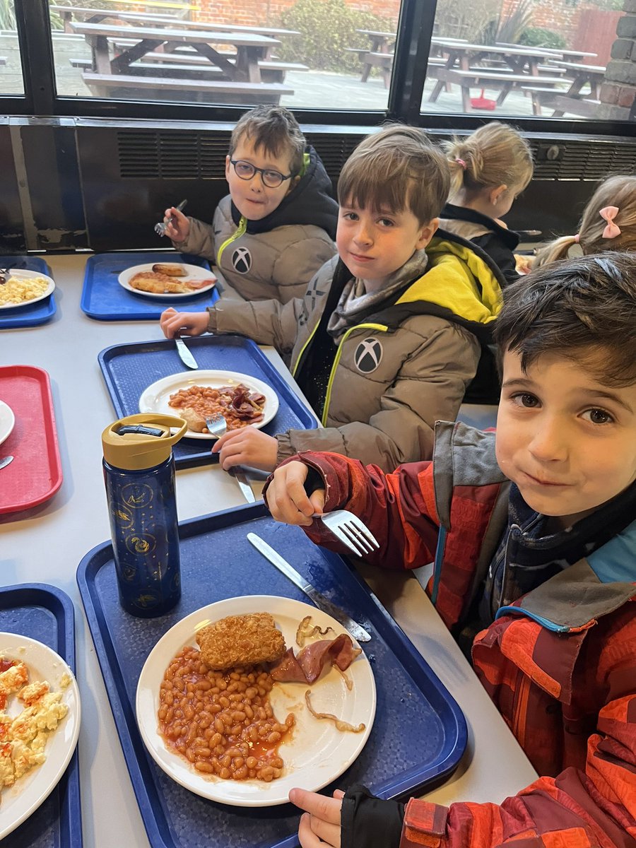 StPaulsSwanley's tweet photo. Time for breakfast! https://t.co/rNPRpu2JC5