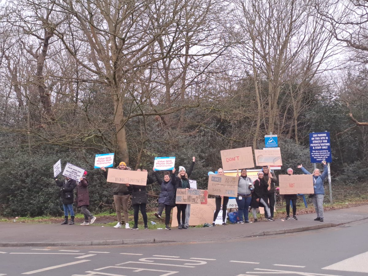 AlexgPhysio's tweet photo. Strike action at #WhippsCross lots of #honks @NHSBartsHealth #CSP4FairPay @RishiSunak https://t.co/1jkbWBjSiw