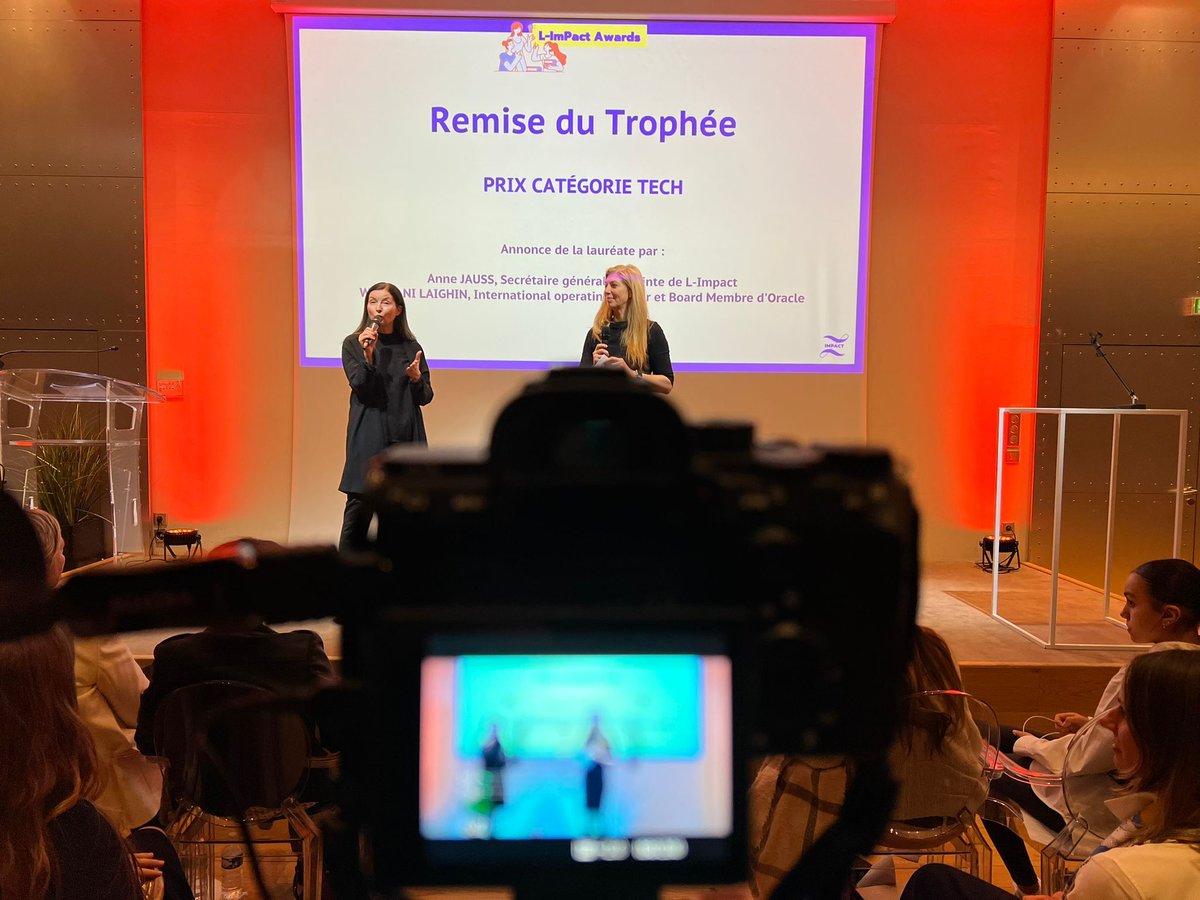 Quelle soirée inspirante ! Félicitations à <a href="/ElsaBrillaud/">Elsa Brillaud</a>  de @Panntherapi, la gagnante de @LImpactAwards 2023 – Categorie Tech ! J’étais honorée de présenter ce prix de la part de <a href="/Oracle/">Oracle</a> Women’s Leadership France. <a href="/Oracle_France/">Oracle France</a> #leadership #Oracle #WomeninTech