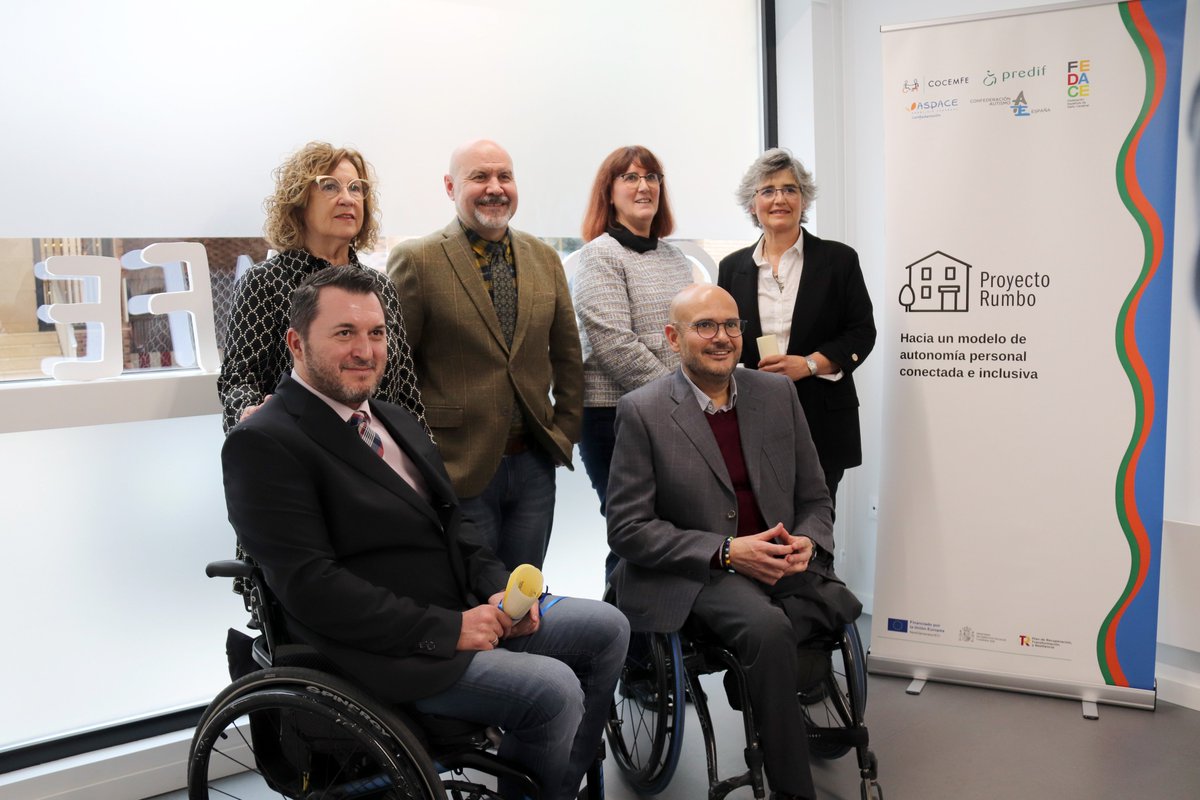 📸¡Foto de familia! Las entidades del #ProyectoRumbo con el premio Cermi.es: 🏆ejemplo de colaboración y aprendizaje para una #VidaIndependiente de personas con #discapacidad. Recogen <a href="/COCEMFEnacional/">COCEMFE</a> @predif_estatal @fedaceorg <a href="/ConfeAspace/">Confederación Aspace</a> <a href="/Autismo_Espana/">Autismo España</a>
