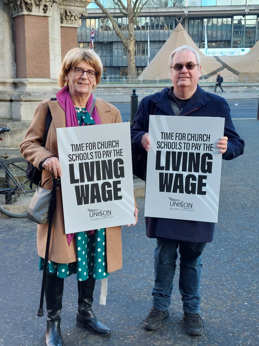 With @EmmProcter  and other UNISON members thanks to @UNISONinSchools  lobbying the Church  of England Synod to ensure all staff in Schools including those who have been privatised get the #RealLivingWage