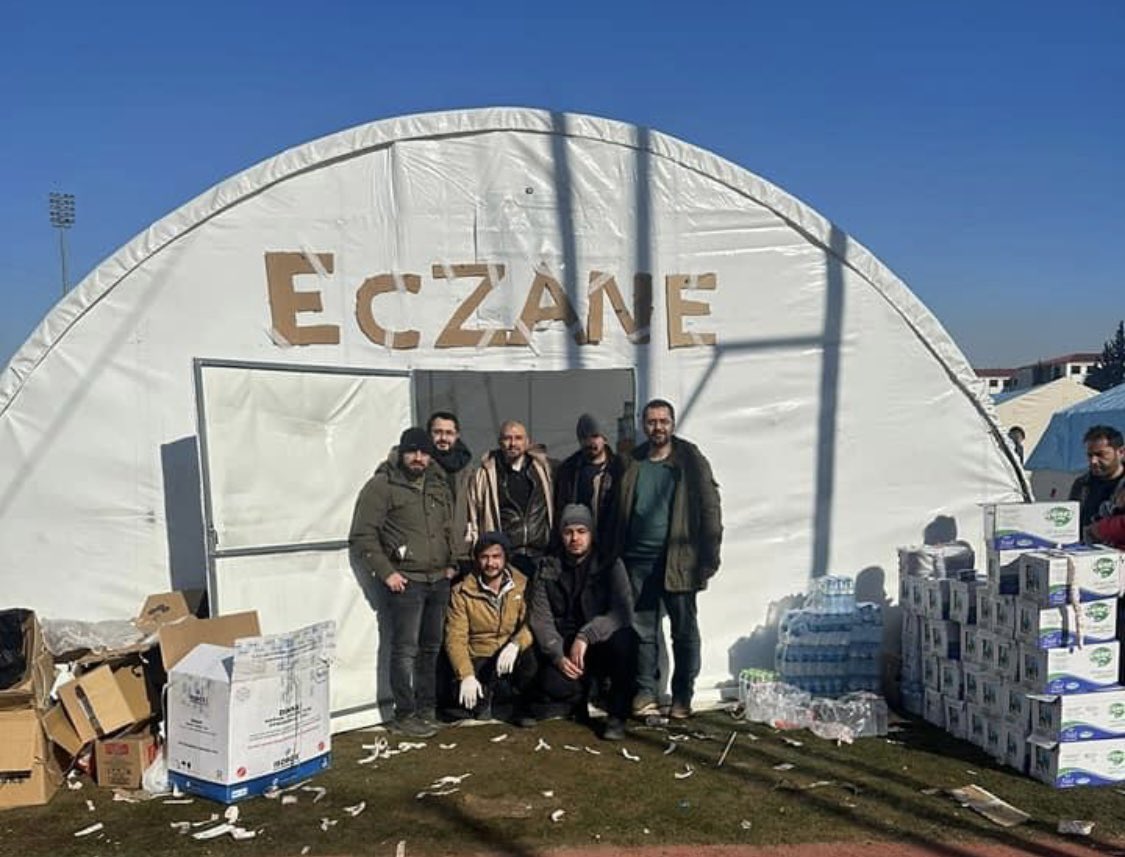 “İmkansız diye birşey yoktur.”
Adıyaman,Eğriçayır da.
13.Bölge Eczacı odasına bağlı Eczacılarımız, ücretsiz Eczane hizmeti vermektedir.