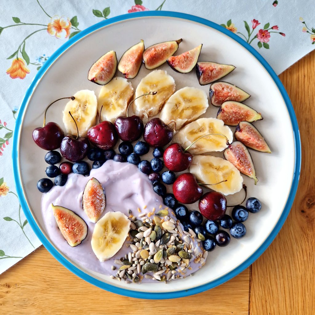 ChubbieVegan's tweet photo. A lovely rainbow plate of fresh fruit, with @AldiUK blueberry soya yoghurt and mixed seeds. Sooo goooood!!!

#Vegan #meatfree #eggfree #dairyfree #whatveganseat #veganfood #plantbased #fruit #fresh #soya https://t.co/pMPqG4K8WV