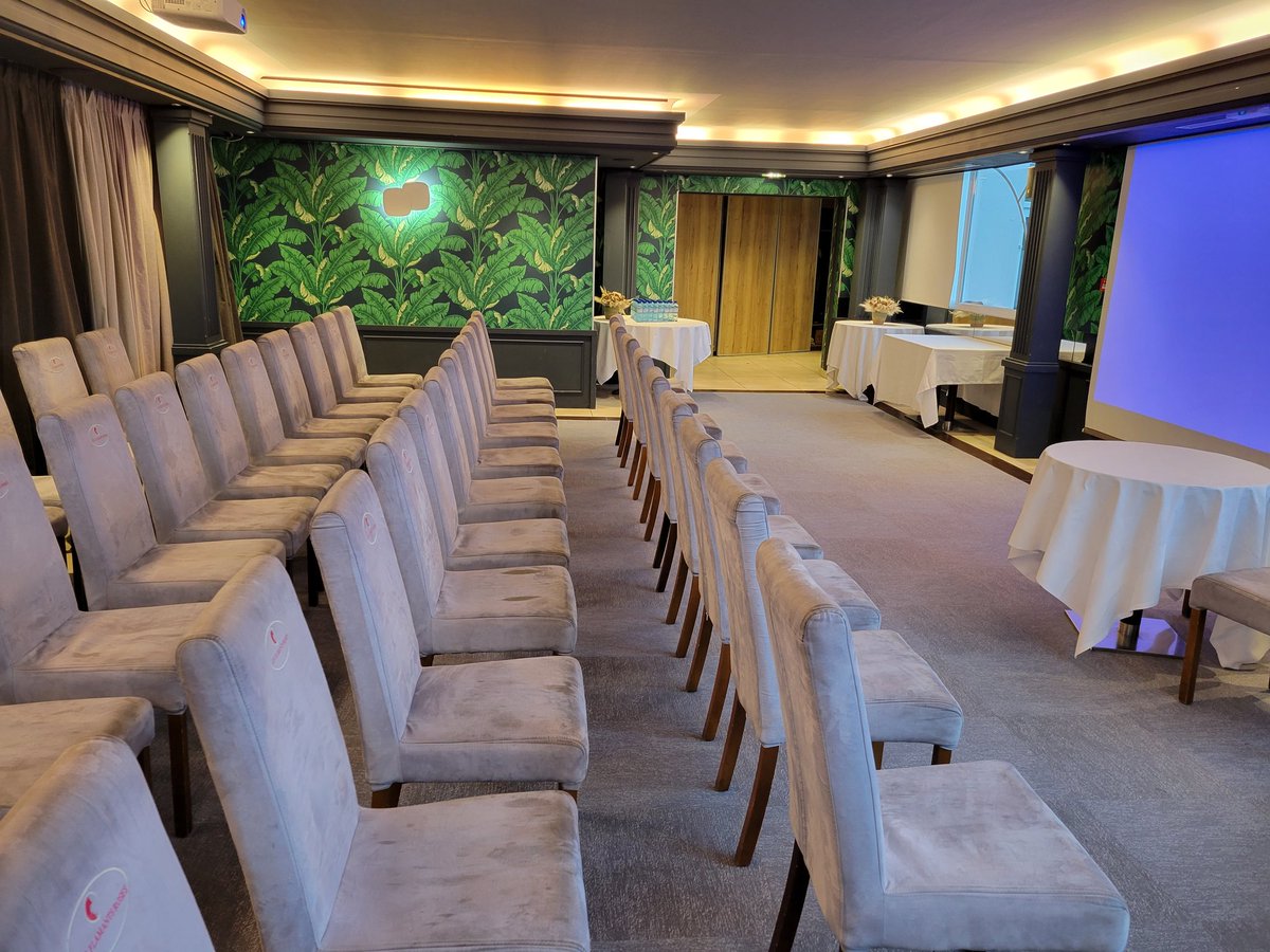 Steph66600's tweet photo. Le groupe @roussillhotel accueille les équipes de @Poleemploi_oc Perpignan à #HotelLesFlamandsRoses  pour recrutement qui permet le lancement saison 2023 ➡️ 50 postes à pourvoir. Merci pour cette mobilisation #PerpignanSantVicens #CapEmploi #PerpignanSaintAssiscle https://t.co/psmWxpKvgc