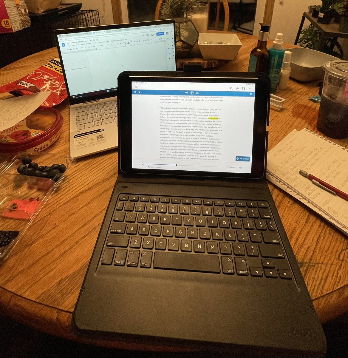 kelly_berberich's tweet photo. Decided to go back to school, really wild of me to think I have time for that 😅 https://t.co/OfEZYpYbM5