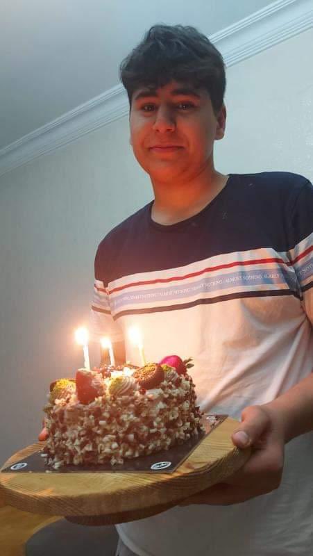 Muhammed Emin kardeşimiz...

17 yaşındaydı...

Onu yaşatmak, hiç unutturmamak boynumuzun borcu...