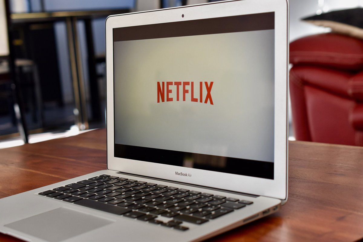 NewsBFM's tweet image. 1. Netflix has launched a crackdown on password sharing in four more countries – Canada, New Zealand, Portugal and Spain.

Users will be asked to set a “primary location” for their accounts and pay extra fees if they want users in other locations to share their subscriptions.
