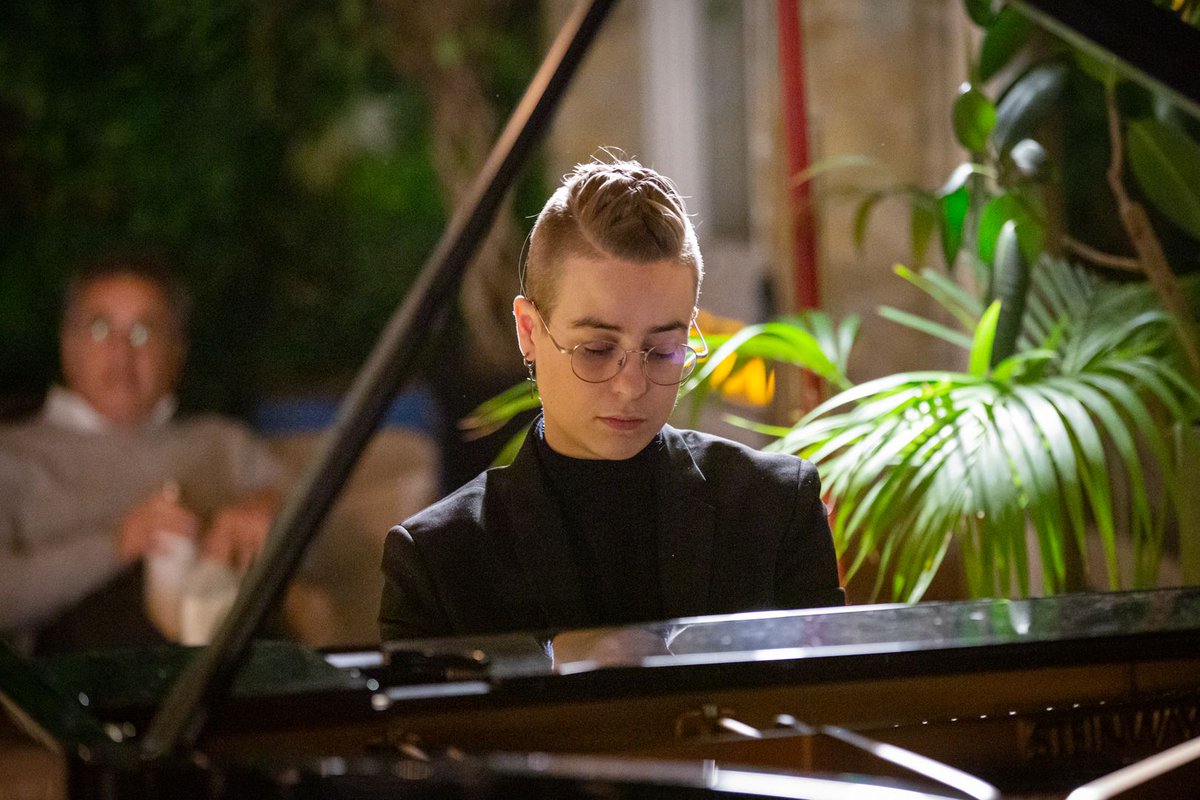 DEBUTclassical's tweet photo. Meet the heart and soul of our #secretconcert series at @shoreditchtreehouse - our immensely talented resident pianist &amp; improvisor Sam Peña 🎹

Grab your tickets here: https://t.co/6lOOhIKk7M

#pianist #improvisor #DEBUTclassical #whatsonlondon https://t.co/deIDXzrq74