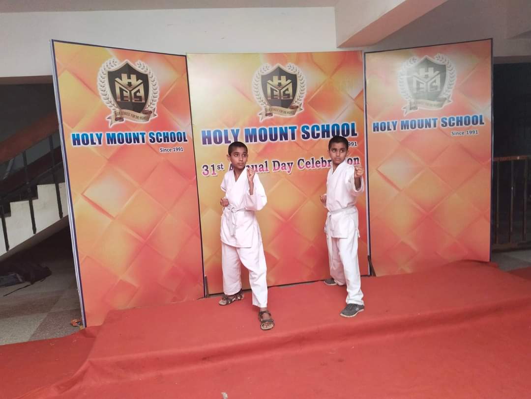 afsarkodlipet's tweet photo. ಬೇಲೂರಿನಲ್ಲಿ ದಿನಾಂಕ 12/2/23 ರಂದು #Karnataka_State_Karate_Association (R) ಆಯೋಜಿಸಿರುವ 3rd NATIONAL LEVEL KARATE CHAMPIONSHIP-2023 ಸ್ಪರ್ಧೆಯಲ್ಲಿ ಹಾಸನದ #HolyMountschool ನಿಂದ ಭಾಗವಹಿಸುತ್ತಿರುವ ನನ್ನ ಕಿರಿಯ ಮಗ #ಮೊಹಮ್ಮದ್_ಖಾಮಿಲ್ ಗೆ ಶುಭ ಹಾರೈಕೆಗಳು.
ಗೆದ್ದು ಬಾ ಮಗನೆ 
#bestofluckmydearson 
#karate https://t.co/KjJEjCAIgB