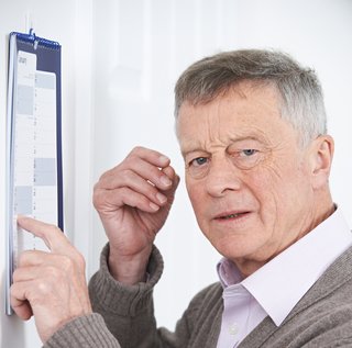 #Dementia is more prevalent among older adults who have a moderate or severe hearing loss, study finds. The study also found that the prevalence of dementia was much lower among those who used hearing aids. Read more: bit.ly/3xbZ95w #hearingloss #hearingaids