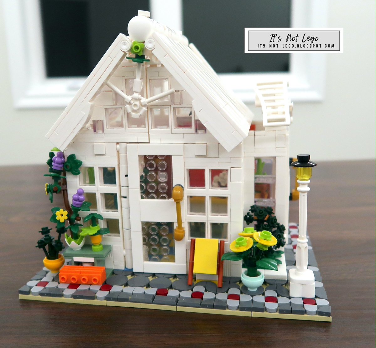 I finished building the #jmbricklayer #flowershop 21101 building block set.  Comes with 1586 pieces and lighting.

#itsnotlego #legocompatible #legoalternative #legobuilding

its-not-lego.blogspot.com/2023/02/review…