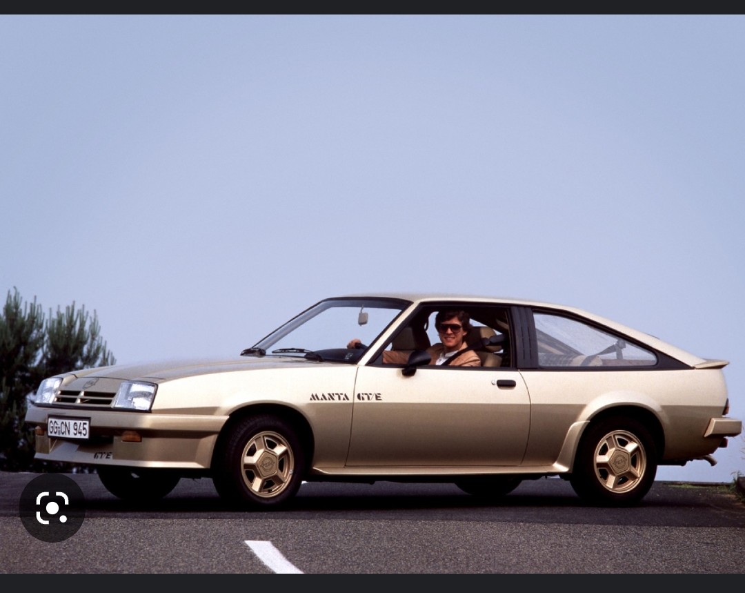 KohlerNelleke's tweet photo. Prachtige auto in die tijd.....de kleur is mooi....wat voor een auto hadden jullie vroeger.... https://t.co/CbIp2215v2