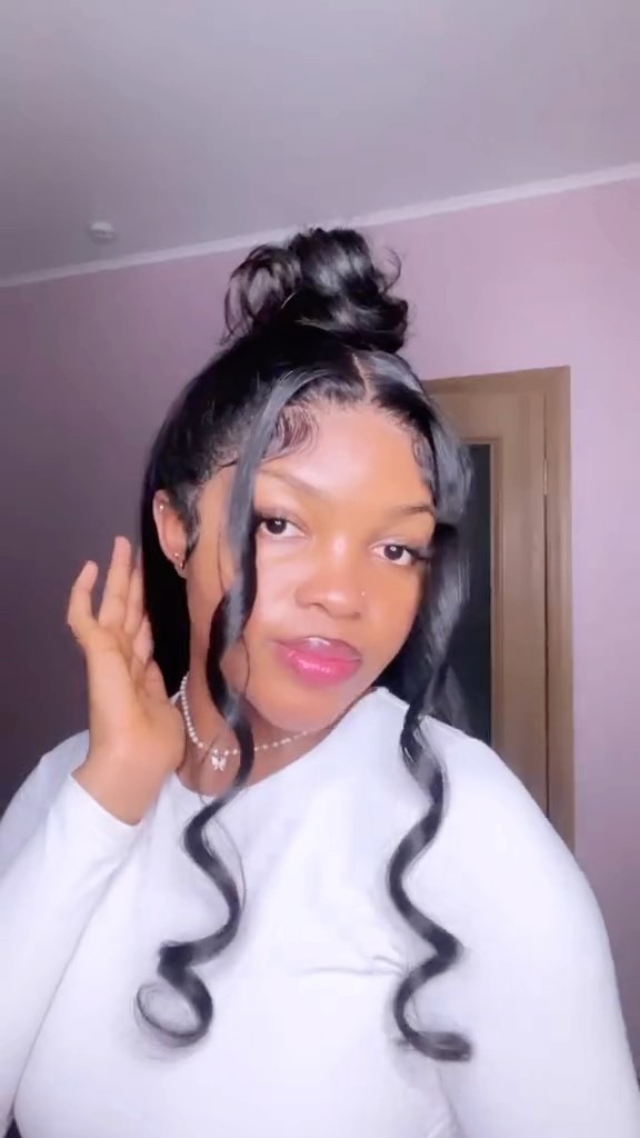 HairfordaysLTD's tweet image. Hands up if you enjoyed watching this reel ✋🏽
The way she handles the tools are just very pleasing to see.
Hope y’all are learning from these tutorial clips sha
#tutorialthursday instagr.am/reel/CobxatqDe…