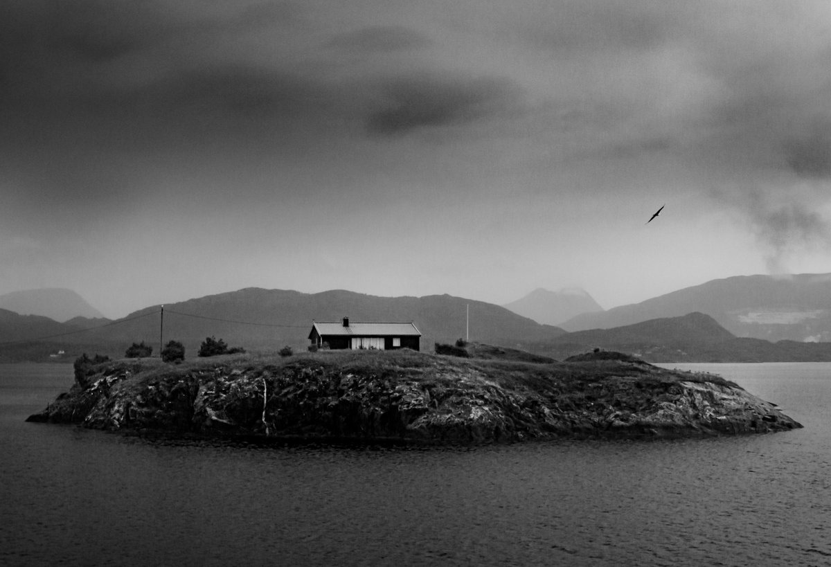BWLability's tweet photo. Perfect home if you don't really like human beings 😂 
Saw this in Norway along the highway during a road trip.

#photography #blackandwhitephotography #BWphotography #photographers #PhotographyIsArt #photographylovers https://t.co/qJz25NJrHK