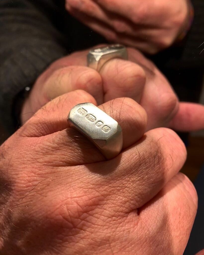 LondonAssay's tweet image. Repost @sixestonines 🧊 customer photo 🧊 carved by request with an extra chunky profile and bespoke hallmarks. Made for Paul 

Thank you!! 🕺🏻

#solidsilverrings #signetring #hallmarkring #planetfriendlyjewellery #recycledsilver #handmaderings #smallbu… instagr.am/p/Cob0vm1IdFl/