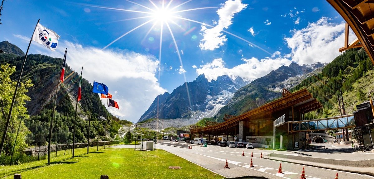 PIARC ITALIA AIPCR (@aipcrstrade) on Twitter photo Seminario PIARC Italia “La sicurezza tra presente e futuro: esperienze e progetti per la sicurezza della grande viabilità Buone pratiche nelle Regioni Val d’Aosta, Piemonte e Liguria” piarc-italia.it/seminario-la-s… <a href="/AipcrStrade/">PIARC ITALIA AIPCR</a> <a href="/PIARC_Roads/">WorldRoadAssociation</a> <a href="/anas/">Anas Qtiesh</a> Seminario PIARC Italia “La sicurezza tra presente e futuro: esperienze e progetti per la sicurezza della grande viabilità Buone pratiche nelle Regioni Val d’Aosta, Piemonte e Liguria” piarc-italia.it/seminario-la-s… <a href="/AipcrStrade/">PIARC ITALIA AIPCR</a> <a href="/PIARC_Roads/">WorldRoadAssociation</a> <a href="/anas/">Anas Qtiesh</a>