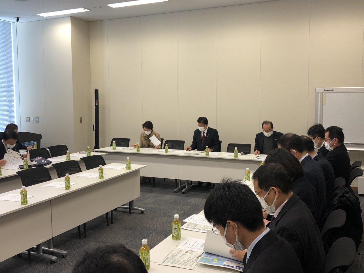 領土議連総会に出席。北方領土、竹島、尖閣諸島などに関する情勢についてヒアリング、２月２２日に開催の「竹島の日」記念式典について島根県と意見交換を行いました。

清和研政策委員会ではクレディ・アグリコル証券の会田卓司チーフエコノミストをお招きし、積極財政についてお話を伺いました。