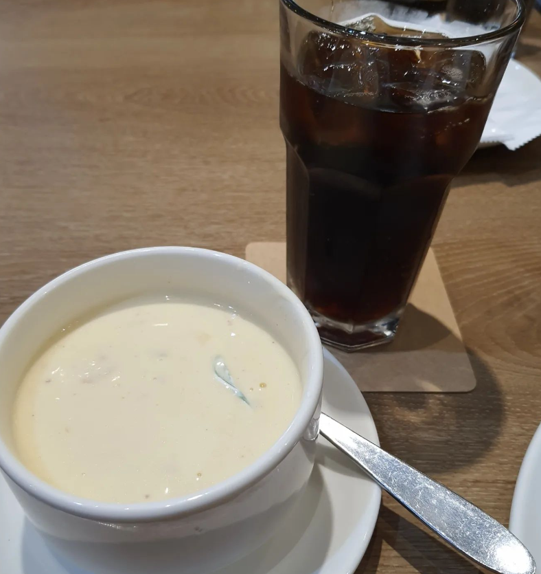 FlixEsento's tweet photo. Only when you are full will you have the strength to lose weight, hee hee https://t.co/N73fN9lxXB