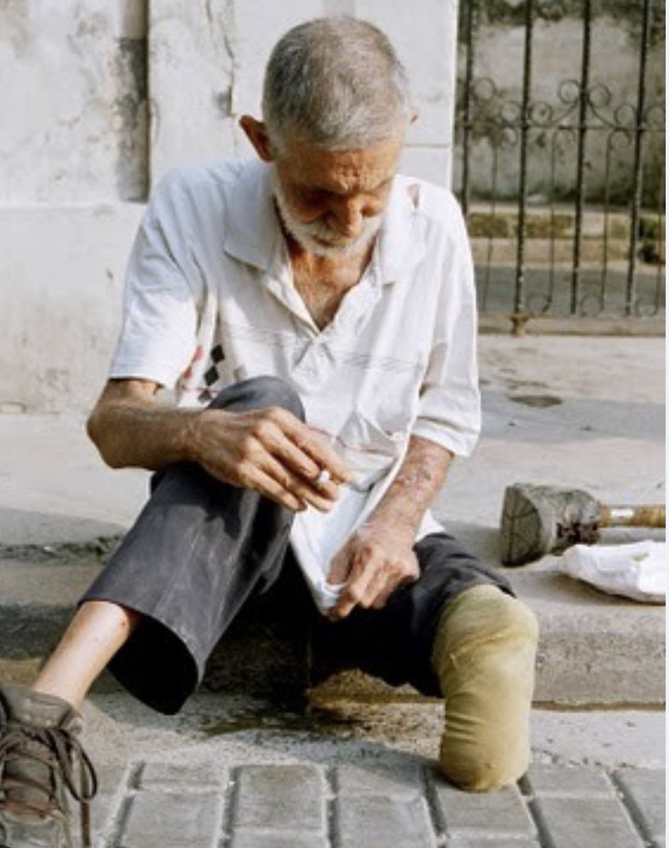 MayraDo57466678's tweet photo. Esta es la imagen de la tristeza, del abandono, de la desidia, de la miseria impuesta por una tiranía que te arrebata todos tus derechos humanos, esto es #Cuba https://t.co/oMopBOyJ7O