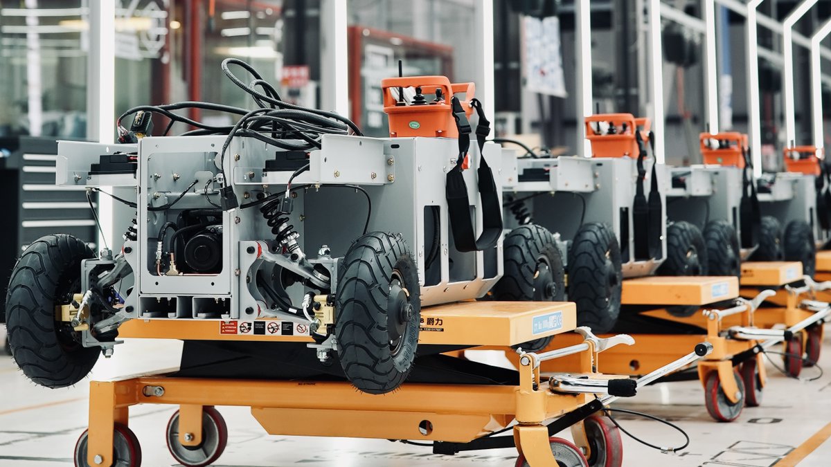 thepixmoving's tweet photo. The PIX Ultra Skateboard Chassis is being mass-produced with a developer's Kit compatible with open-source software like #Autoware and #Apollo. We sincerely invite #automotive and #selfdriving innovators and #academic institutions for quick-and-easy setup.

#AcademicTwitter https://t.co/LZ1LNAXb99