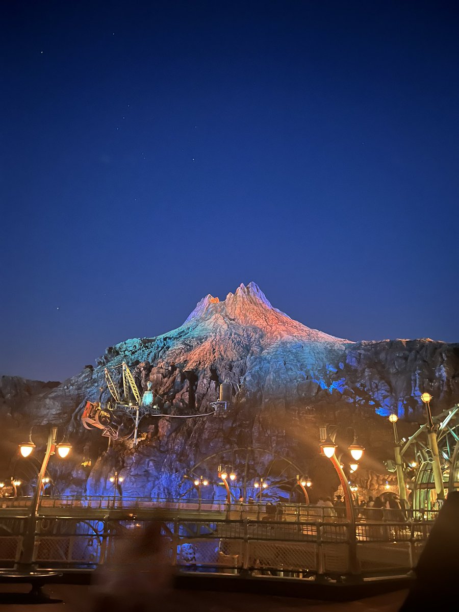 looO_cc's tweet image. パレードの席神ってたしアトラクションもグルメも満喫できたので今日のパークは悔いなしの100点満点です^_^