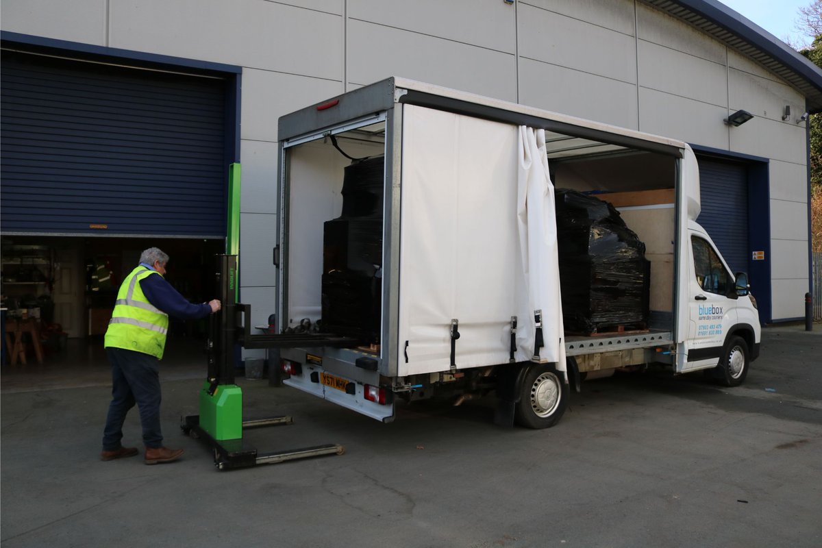 Blueboxsameday's tweet photo. #deliverwithease with our #uksameday service. We are available 24/7 if you have any #urgent #deliveries please contact us on 01691 830889 we will be glad to help. We have small vans up to 7.5tn lorry's available for bookings. #samedayspecialists #sameday #blueboxsamedaycouriers https://t.co/JaEjY28CCQ