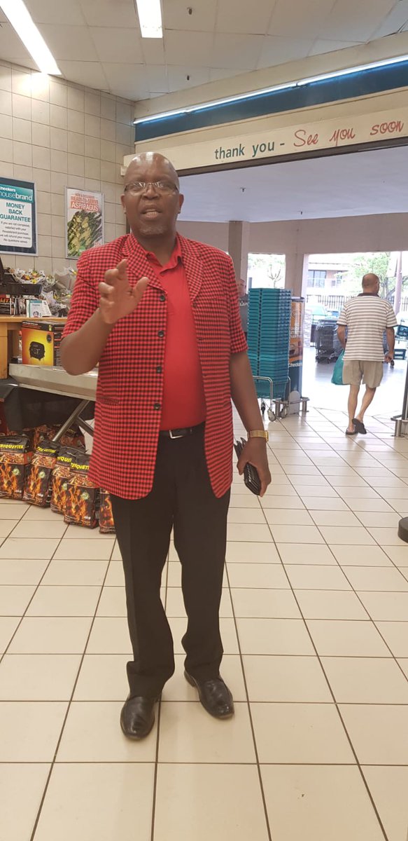 @lindo_ntusi Age: 66
Kids: 3
Grandkids: 3
Happy mkhulu &amp; gogo!

Wish you all long life! God bless