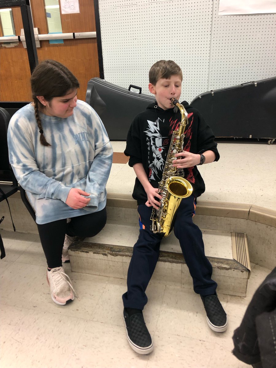 mcgeespartans's tweet photo. The "Learn A New Band Instrument" club met yesterday for the first time. Students helping students- we love to see it! 💚 #wearemcgee #learnanewbandinstrument https://t.co/R8EKRS8rWu