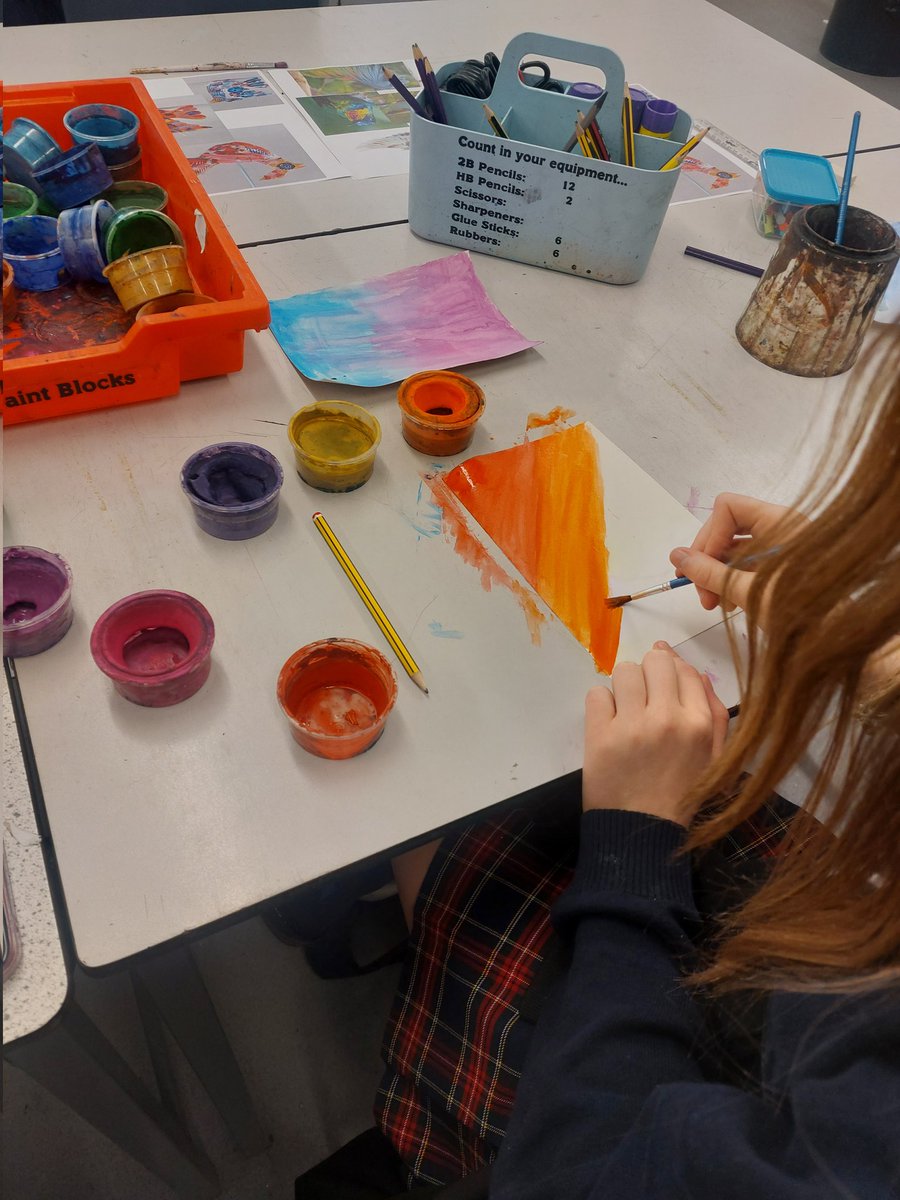 MissSwiderska's tweet photo. Some great mark making this week with my year 10s! Inspired by artist Mark Hearld we used watercolour, oil pastel and coloured inks to practice mark making techniques 🎨 #MarkMaking #Art #ArtTeacher #TeacherTraining #SequencePlanning #KS4 #MarkHearld https://t.co/UFCZVqi3B2