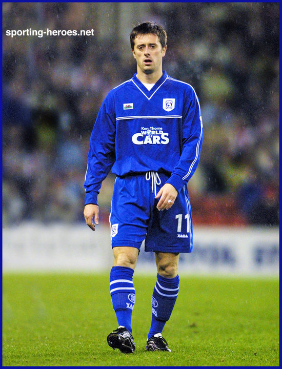 RedWallNews1's tweet photo. All the best to former Cymru midfielder Jason Bowen and his family after he was diagnosed with Motor neurone disease.

I'm sure the whole of the Red Wall sends its best wishes to 💔 

🏴󠁧󠁢󠁷󠁬󠁳󠁿 https://t.co/M64Lvsl5IA