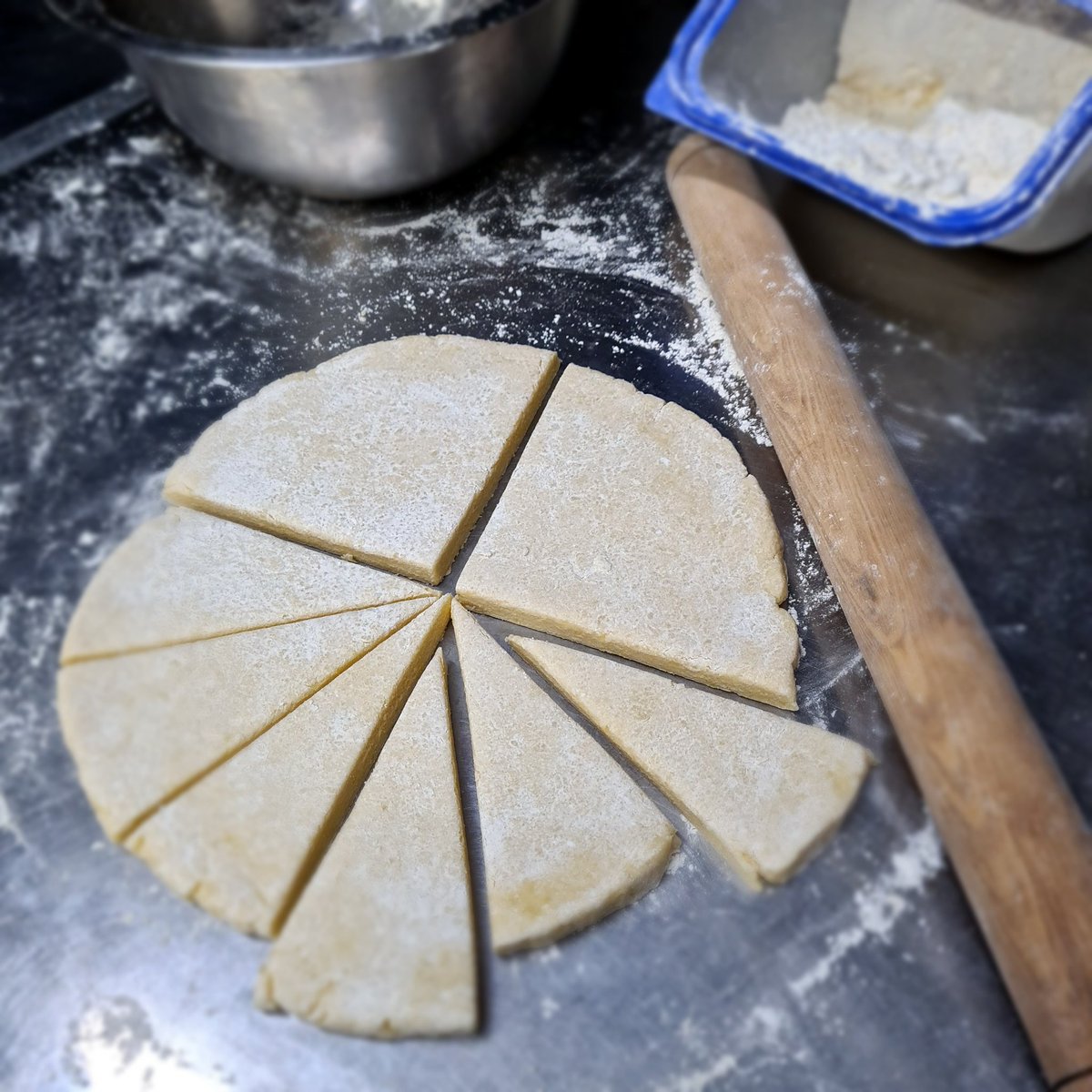 It's not all about dinner

Breakfast is the most important meal of the day

Might have something to do with the fantastic Tattie Scones by @steph_in_the_kitchen 

#breakfast #awardwinning #tattiescone #homemade #aahospitality #aarosettes #moorofrannoch #restaurant