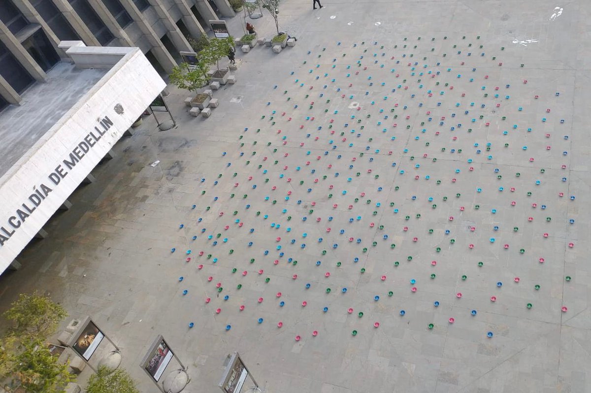 JORANDEST's tweet image. La Alcaldía de #DanielQuintero se robó el Buen Comienzo de los niños, niñas y madres gestantes más necesitados de Medellín. 

Acción simbólica realizada por @elderechoalno 

#LaNiñezSeRespeta #AlexandraRenuncie